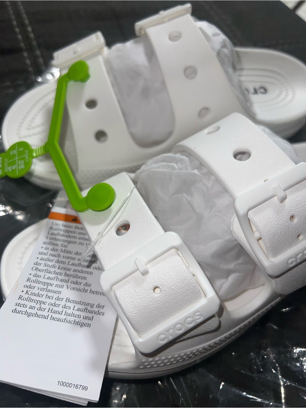 Women’s croc Saturday sandals white - Picture 7 of 7